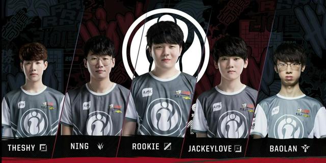 斯与皇家贝 斯与皇家贝