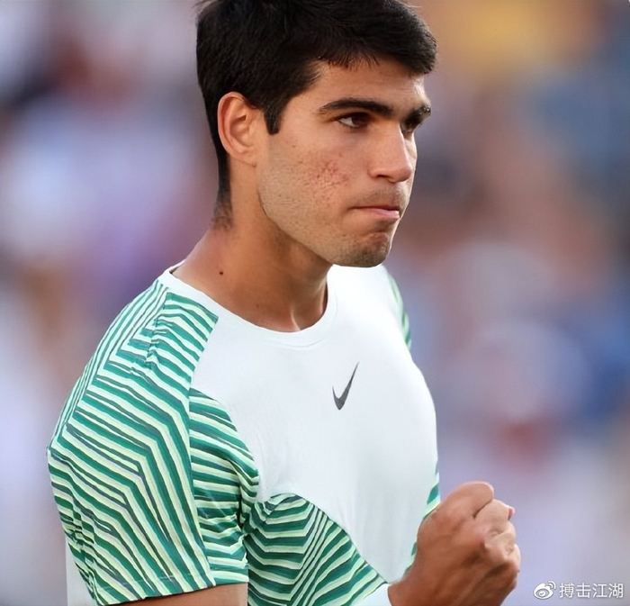 强队中的佼 强队中的佼